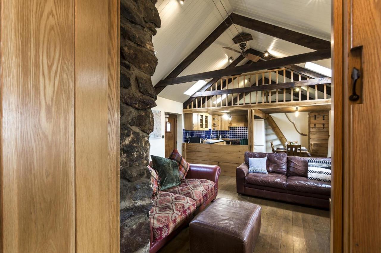 Foxglove - Luxurious Barn Conversion - Blossom Farm Johnston Exterior foto