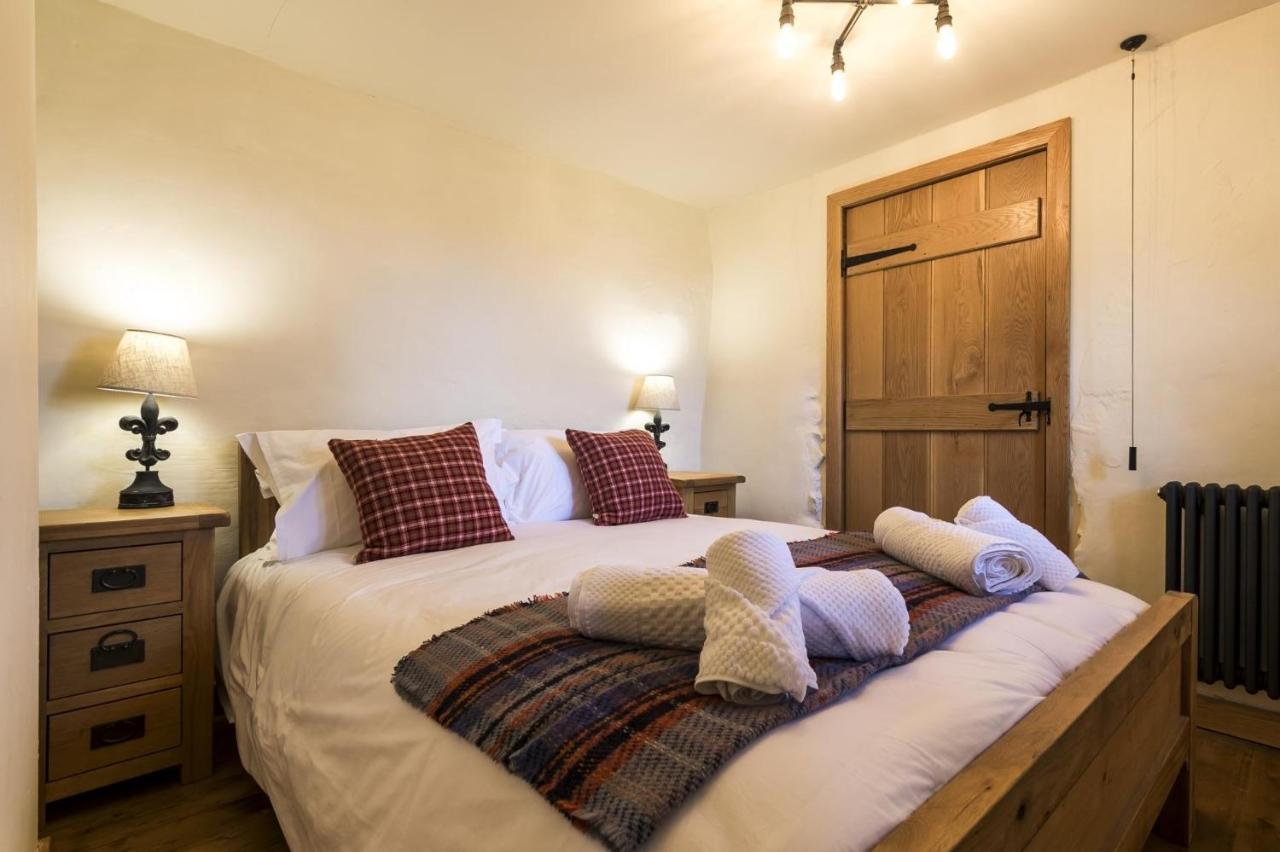 Foxglove - Luxurious Barn Conversion - Blossom Farm Johnston Exterior foto