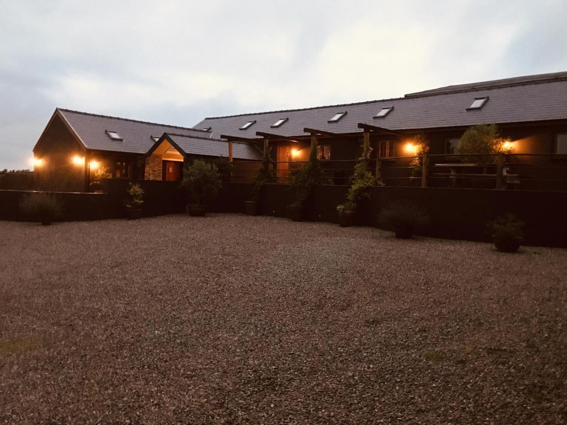 Foxglove - Luxurious Barn Conversion - Blossom Farm Johnston Exterior foto